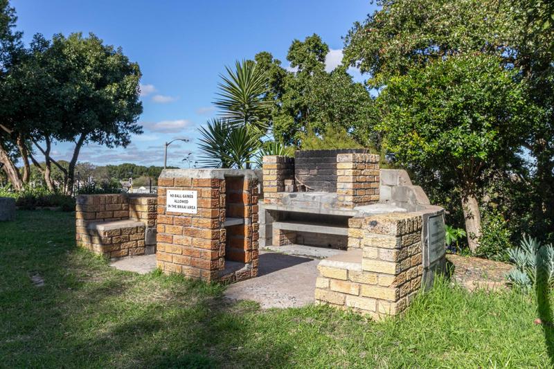 To Let 1 Bedroom Property for Rent in Loevenstein Western Cape